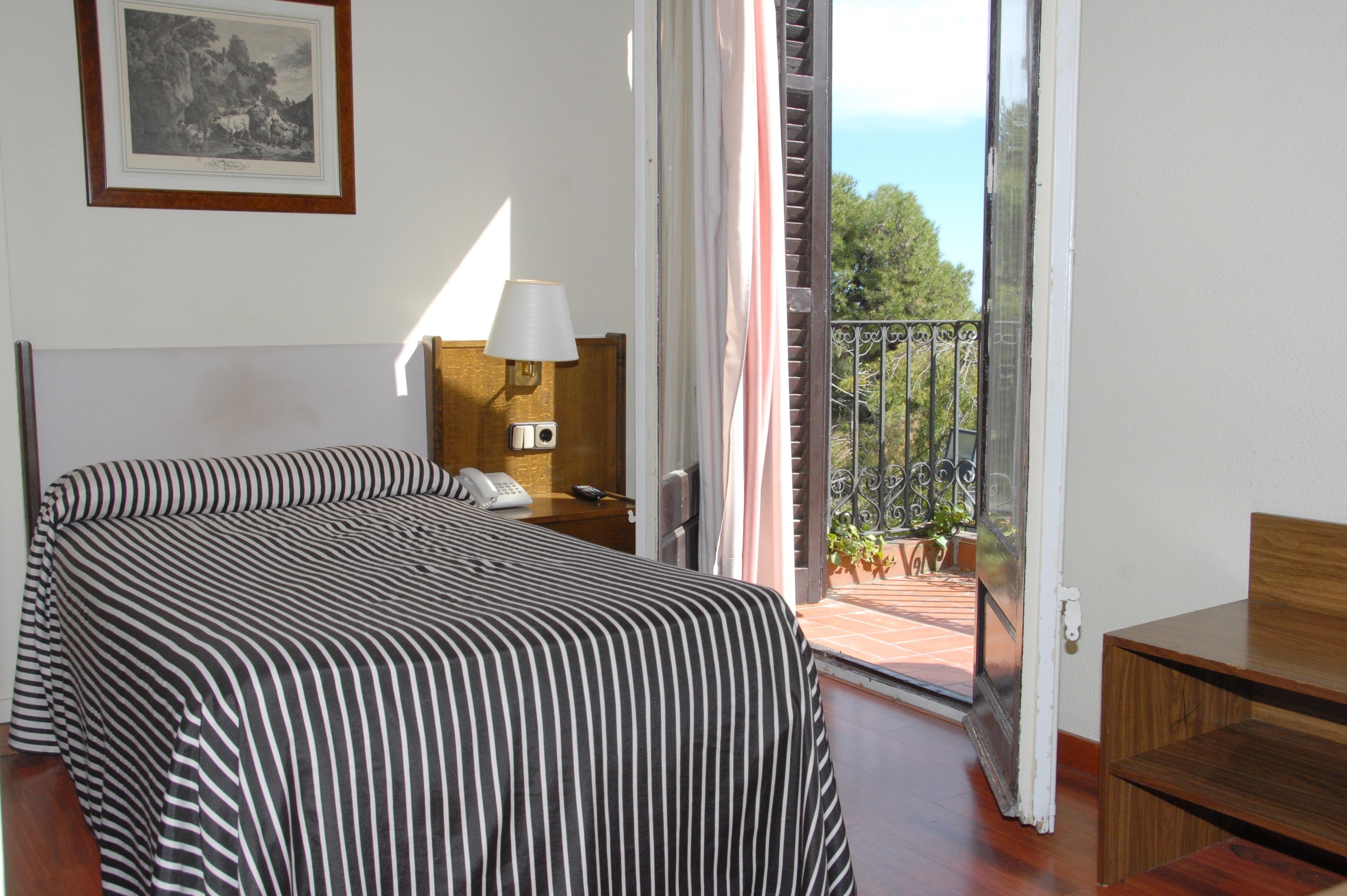 Hotel El Castell Sant Boi de Llobregat Zewnętrze zdjęcie