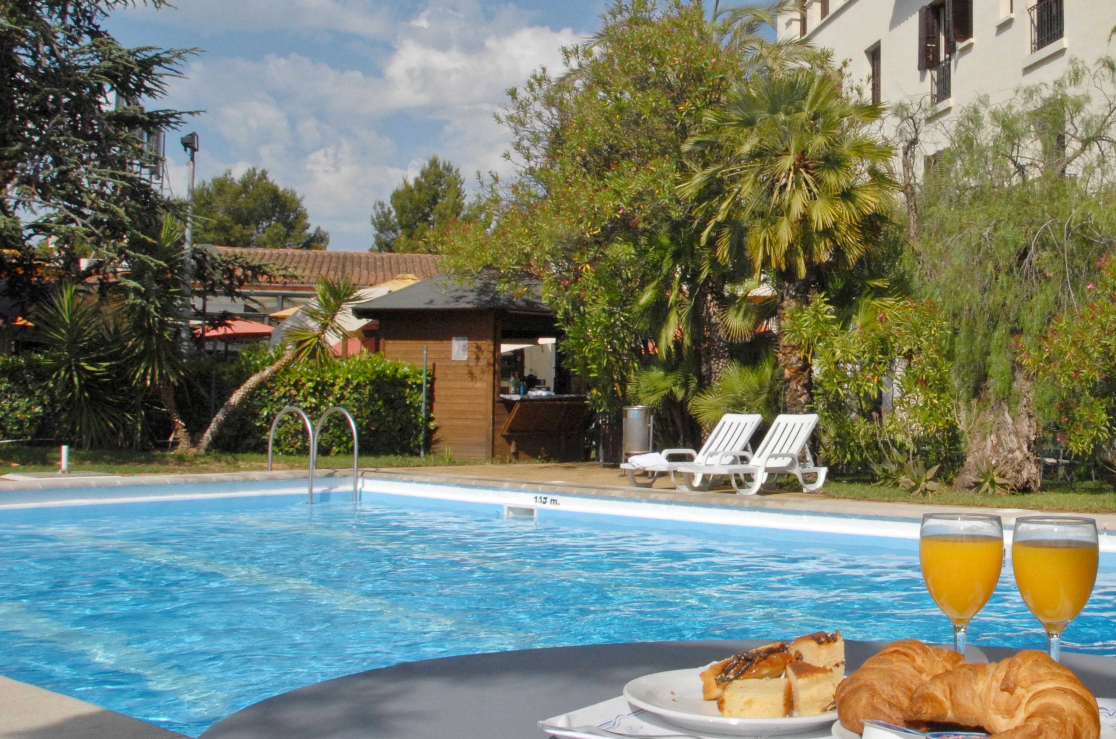 Hotel El Castell Sant Boi de Llobregat Zewnętrze zdjęcie