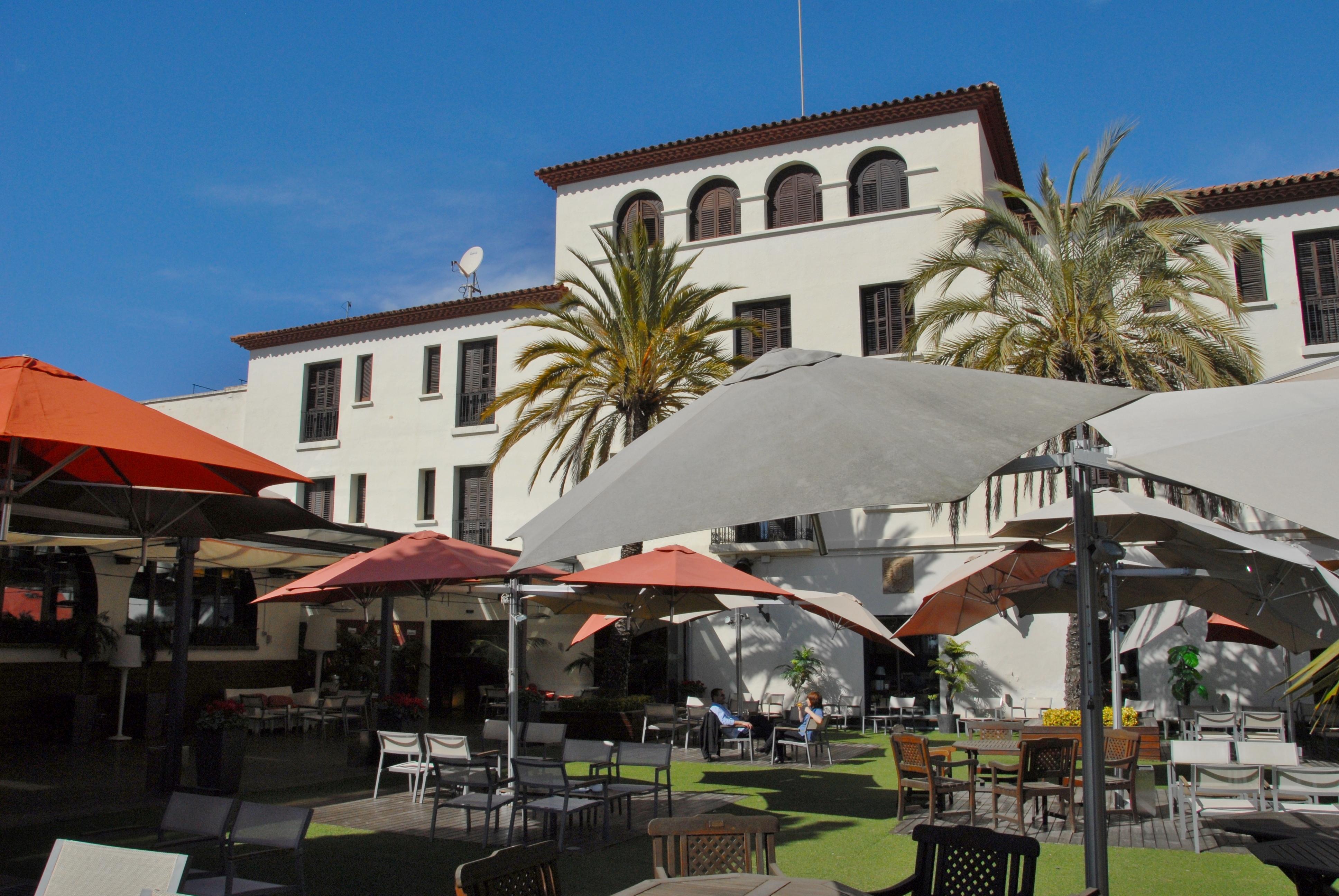 Hotel El Castell Sant Boi de Llobregat Zewnętrze zdjęcie