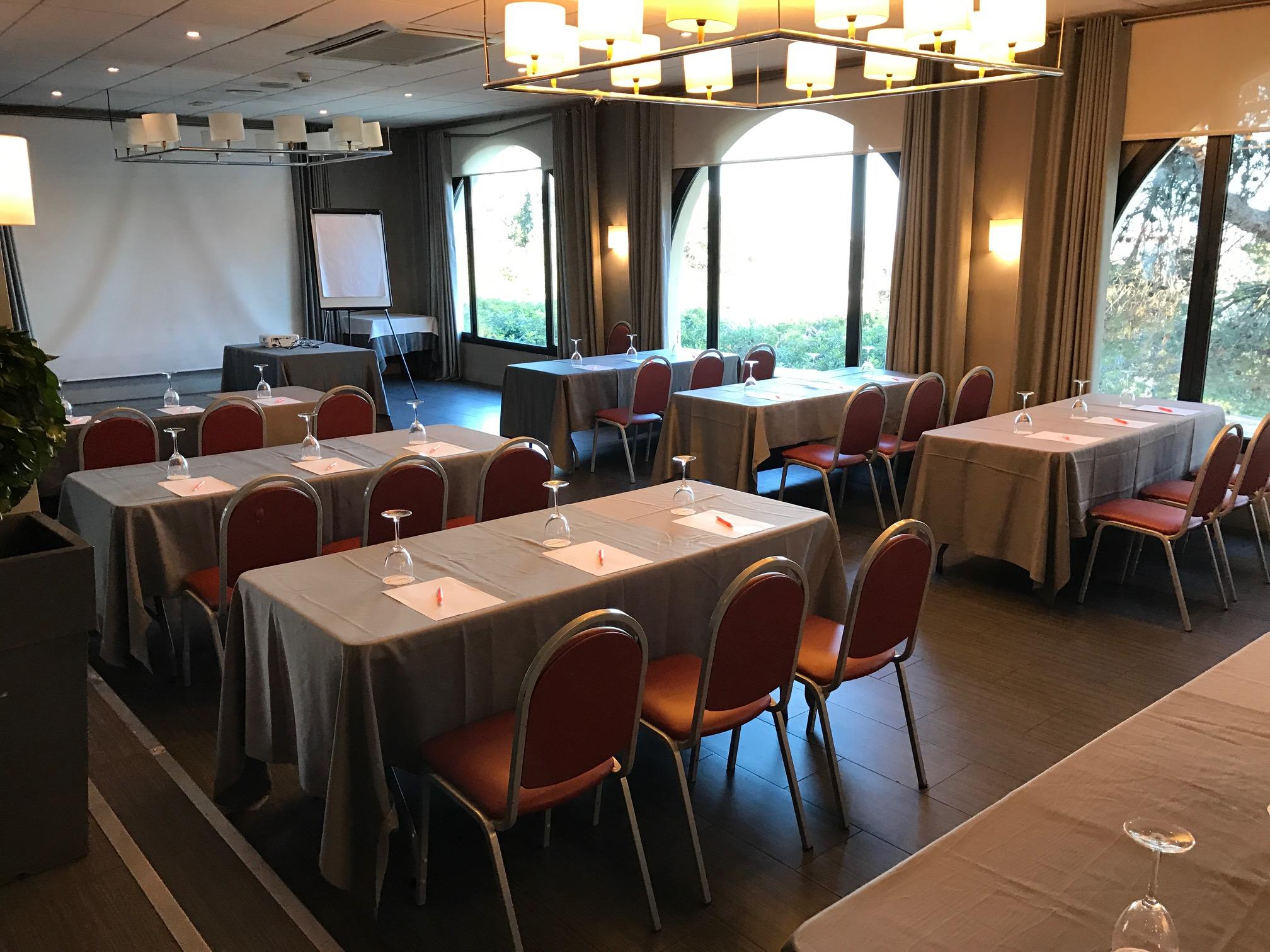 Hotel El Castell Sant Boi de Llobregat Zewnętrze zdjęcie