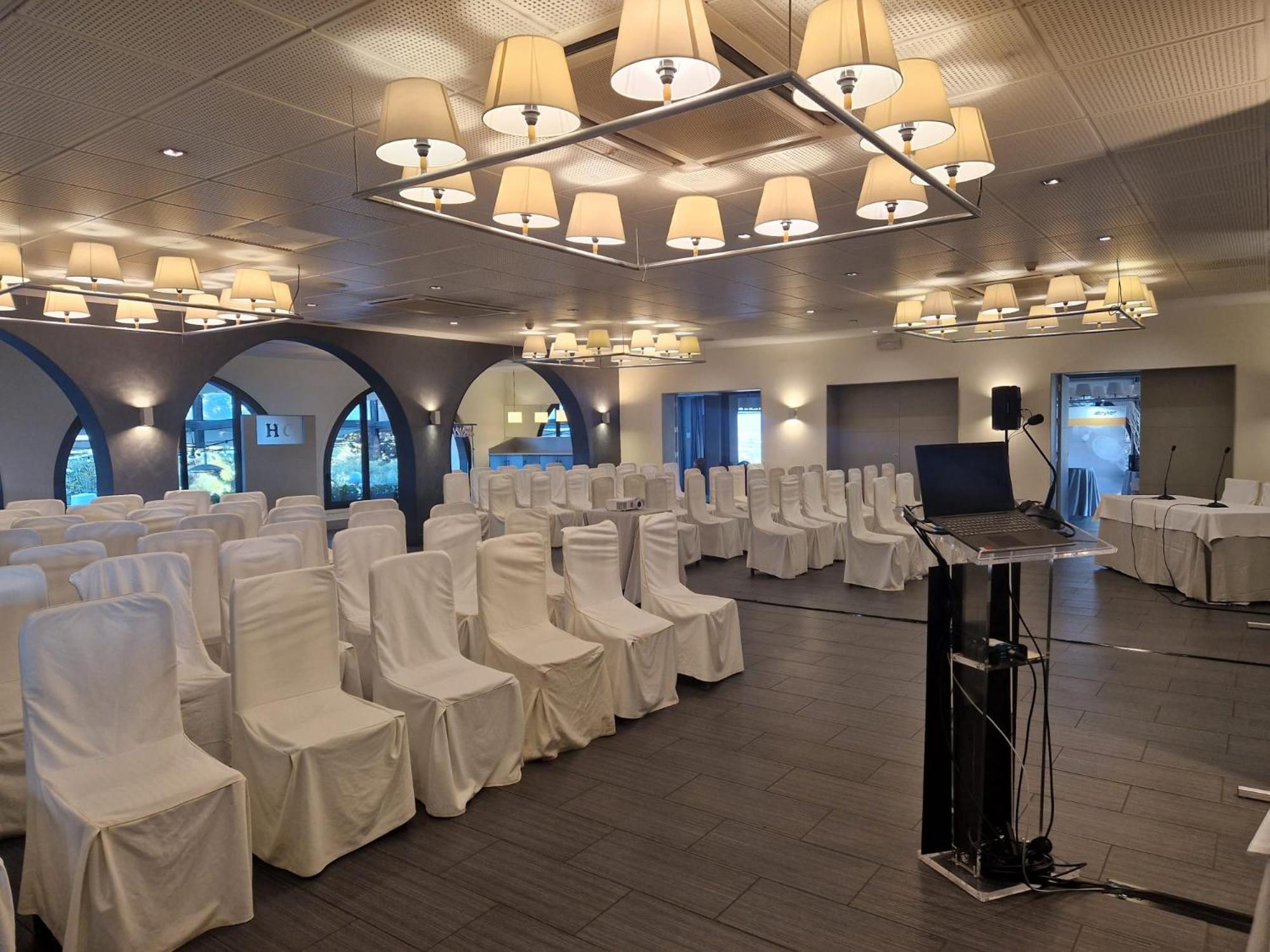 Hotel El Castell Sant Boi de Llobregat Zewnętrze zdjęcie