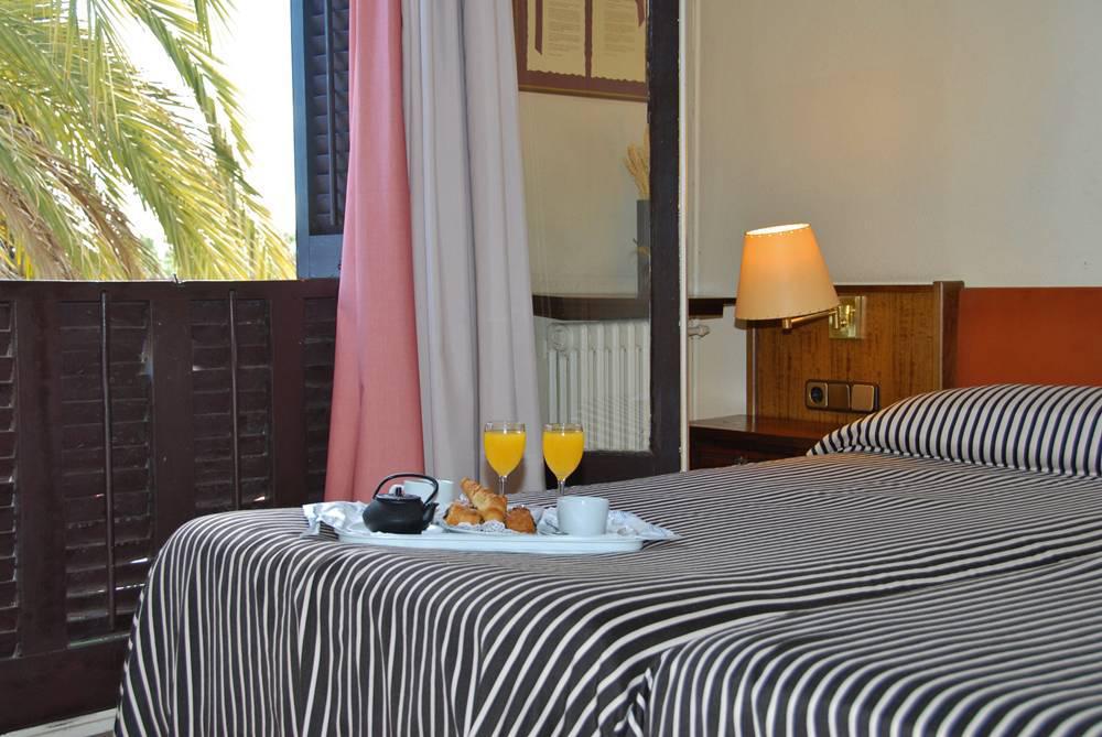 Hotel El Castell Sant Boi de Llobregat Zewnętrze zdjęcie